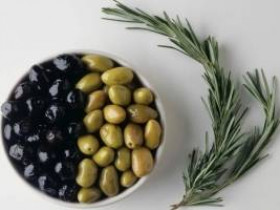 Зеленые оливки против черных: в чем разница