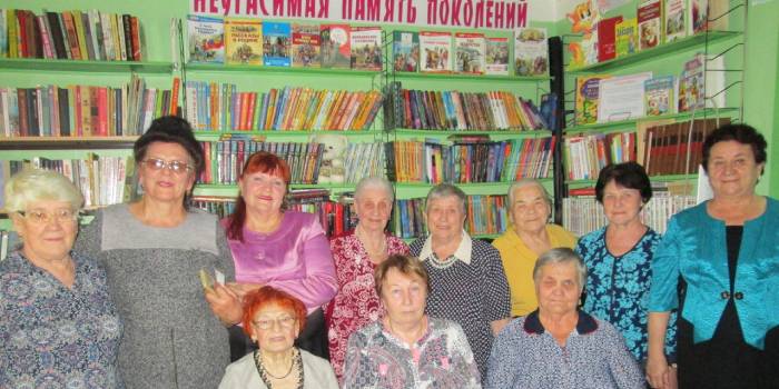 Литературный клуб для пожилых людей в библиотеке