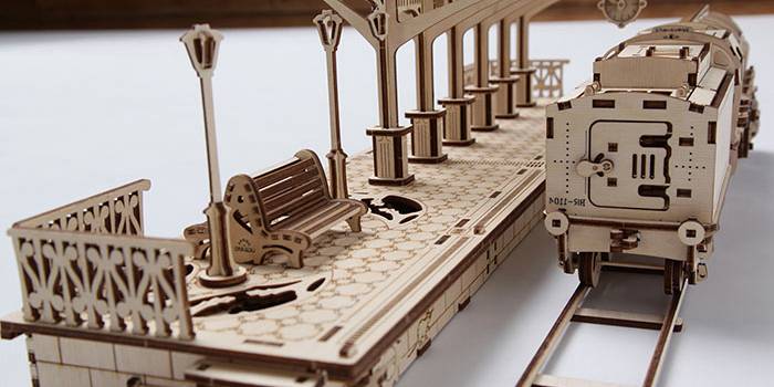 Деревянная модель поезда