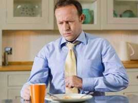 9 распространенных причин кашля после еды