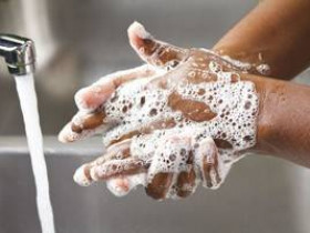 7 способов уберечь кожу при частом мытье рук
