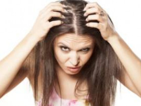 Вызывает ли перхоть выпадение волос