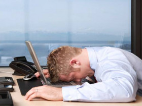 8 способов не дать себе уснуть на работе