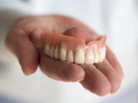 Кому и где доступно бесплатное протезирование зубов