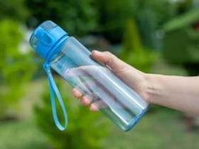 Как очистить многоразовую бутылку для воды
