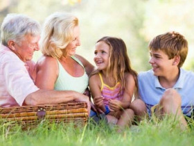 12 вещей, которые не стоит делать бабушкам и дедушкам