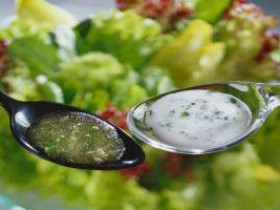 8 домашних и полезных заправок для салатов