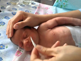 Как новорожденному чистить нос