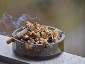 Как удалить никотиновые пятна и запах от сигарет